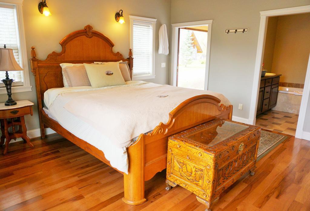 Glacier Mountain Lodge Кълъмбия Фолс Стая снимка