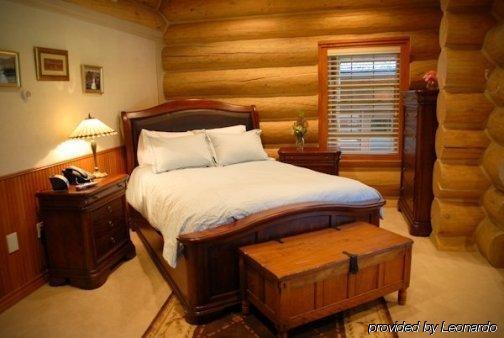 Glacier Mountain Lodge Кълъмбия Фолс Стая снимка